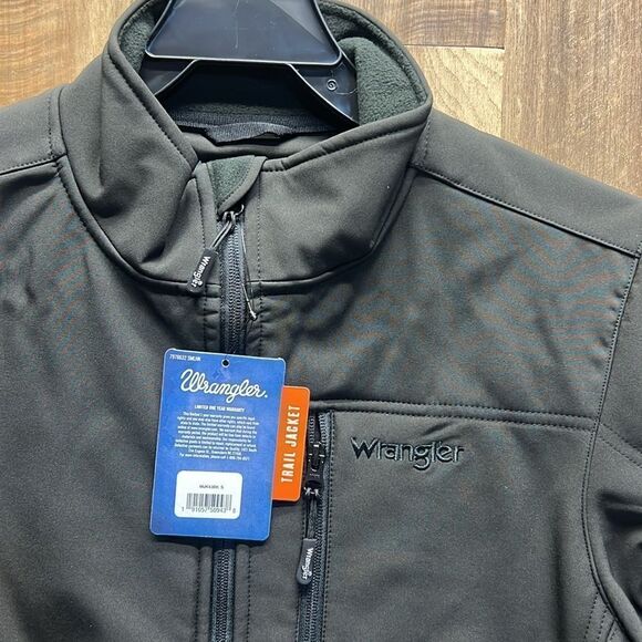 WRANGLER - Trail Jacket in Black - Picture 6 of 7